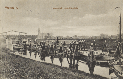 130395 Gezicht op de voorhaven van de Koninginnensluis te Vreeswijk.N.B. De gemeente Vreeswijk is per 1 juli 1971 ...